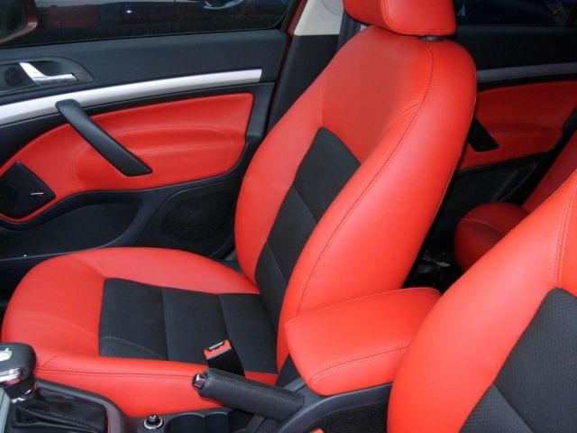 Перетяжка салона автомобиля.